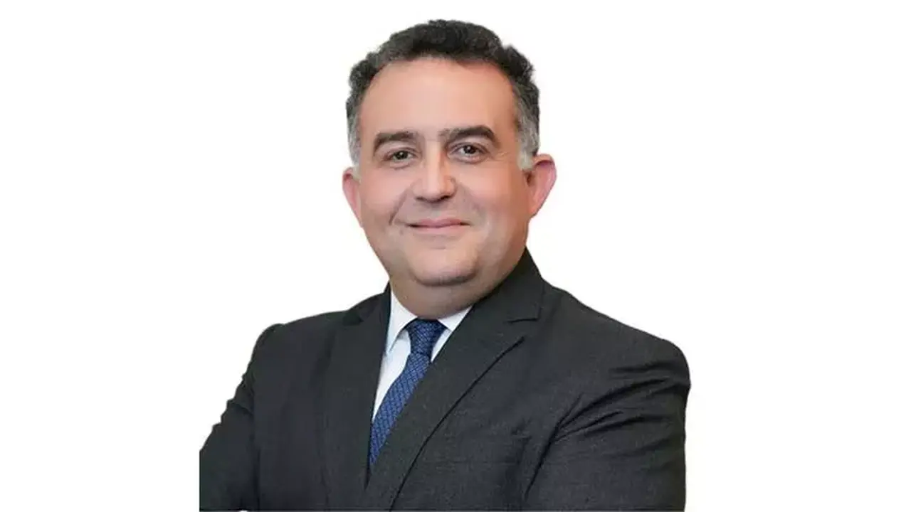 من هو عمر رضوان الرئيس الجديد للبورصة ولماذا يترقب المستثمرون قراراته القادمة؟